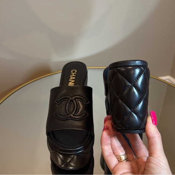 CHANEL DAD 25A CC logo Quilted Lambskin leather Platform Mules Sz 39 - Picture 14 of 17